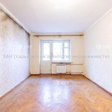 Продам квартиру, 23 Августа ул. , 70 , 3 кім., 56 м², косметический ремонт 