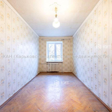 Продам квартиру, 23 Августа ул. , 70 , 3 кім., 56 м², косметический ремонт 