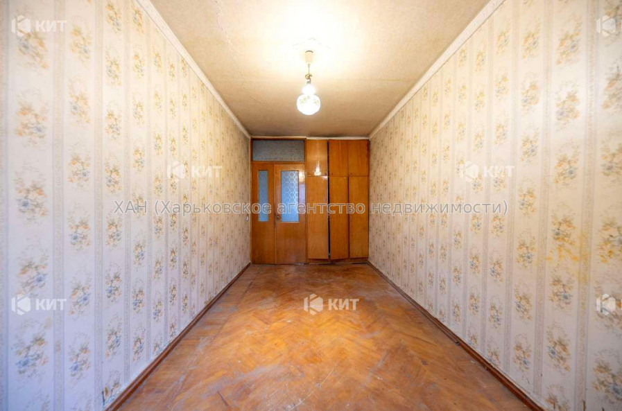 Продам квартиру, 23 Августа ул. , 70 , 3 кім., 56 м², косметический ремонт 