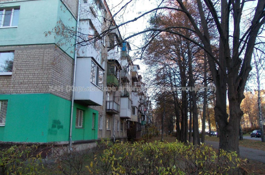Продам квартиру, 23 Августа ул. , 70 , 3 кім., 56 м², косметический ремонт 