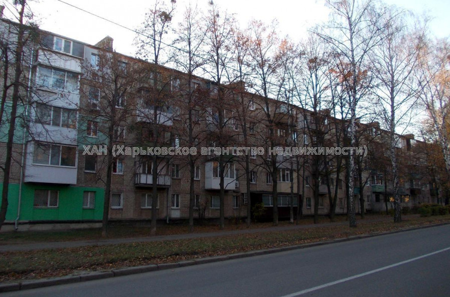 Продам квартиру, 23 Августа ул. , 70 , 3 кім., 56 м², косметический ремонт 