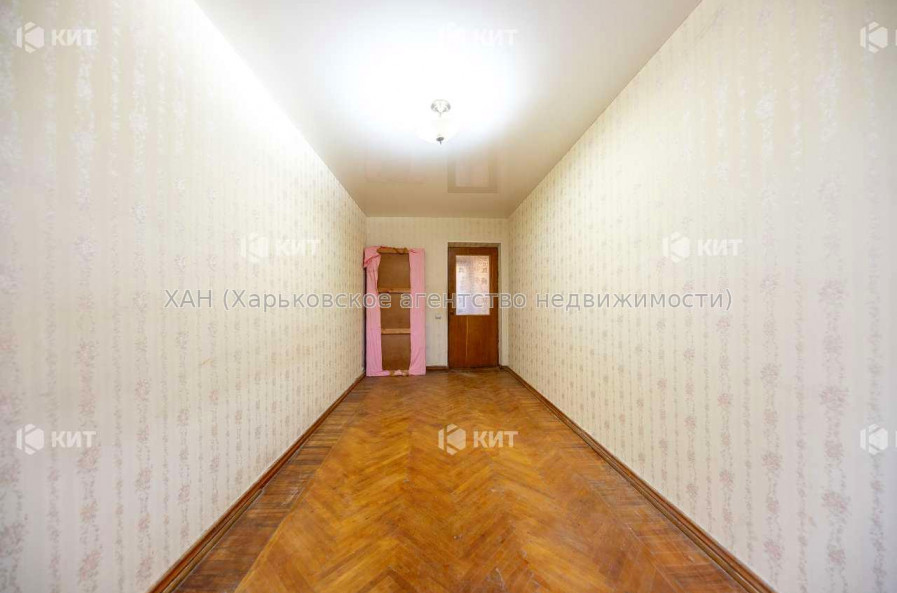 Продам квартиру, 23 Августа ул. , 70 , 3 кім., 56 м², косметический ремонт 