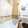 Продам квартиру, 23 Августа ул. , 70 , 3 кім., 56 м², косметический ремонт 