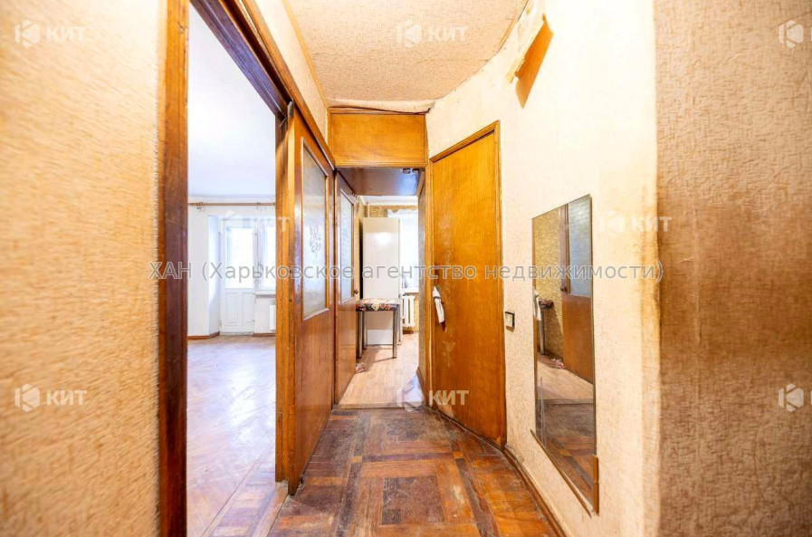 Продам квартиру, 23 Августа ул. , 70 , 3 кім., 56 м², косметический ремонт 