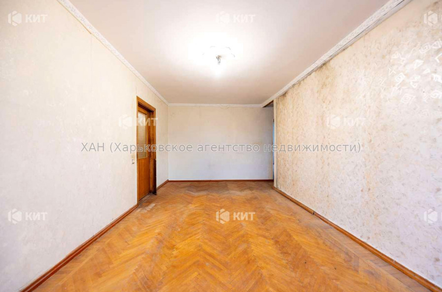Продам квартиру, 23 Августа ул. , 70 , 3 кім., 56 м², косметический ремонт 