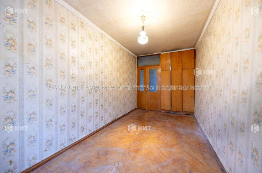 Продам квартиру, 23 Августа ул. , 70 , 3 кім., 56 м², косметический ремонт 