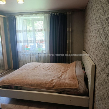 Продам квартиру, Ньютона ул. , 2 кім., 40 м², косметический ремонт 