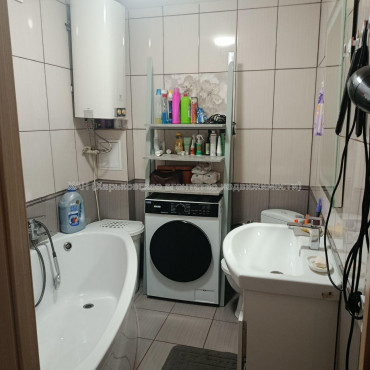 Продам квартиру, Ньютона ул. , 2 кім., 40 м², косметический ремонт 