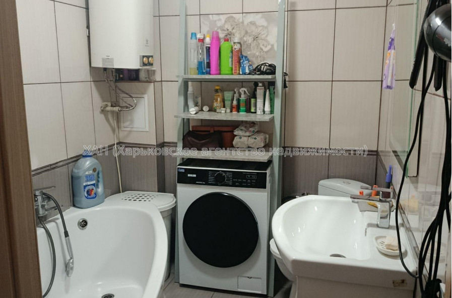 Продам квартиру, Ньютона ул. , 2 кім., 40 м², косметический ремонт 