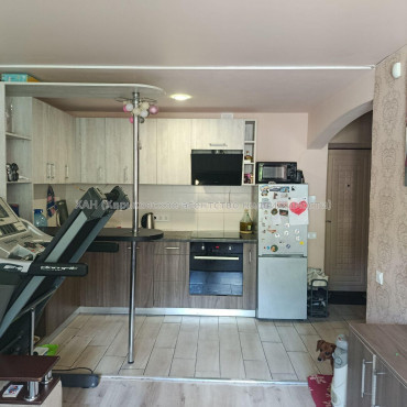 Продам квартиру, Ньютона ул. , 2 кім., 40 м², косметический ремонт 