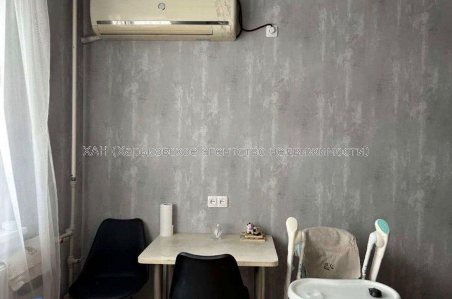 Продам квартиру, Единства ул. , 2 кім., 50 м², частичный ремонт 