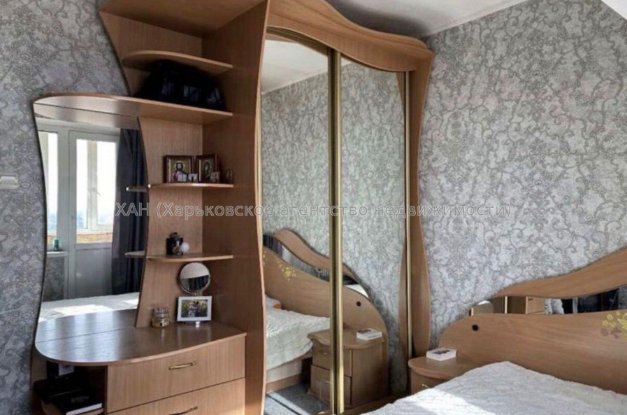 Продам квартиру, Единства ул. , 2 кім., 50 м², частичный ремонт 