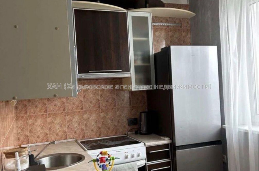 Продам квартиру, Единства ул. , 2 кім., 50 м², частичный ремонт 