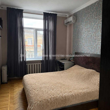 Продам квартиру, Мироносицкая ул. , 2 кім., 55 м², капитальный ремонт 
