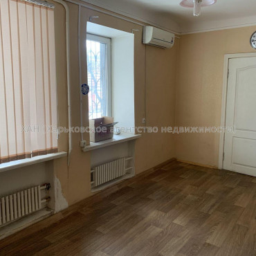 Продам квартиру, Конторская ул. , 3 кім., 76 м², без ремонта 