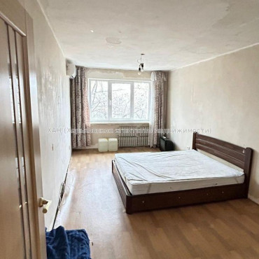 Продам квартиру, 2  ком., 48.50 м², частичный ремонт 