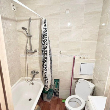 Продам квартиру, 2  ком., 48.50 м², частичный ремонт 