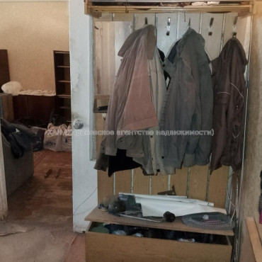 Продам квартиру, 23 Августа ул. , 3 кім., 56 м², советский ремонт 