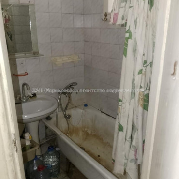 Продам квартиру, 23 Августа ул. , 3 кім., 56 м², советский ремонт 