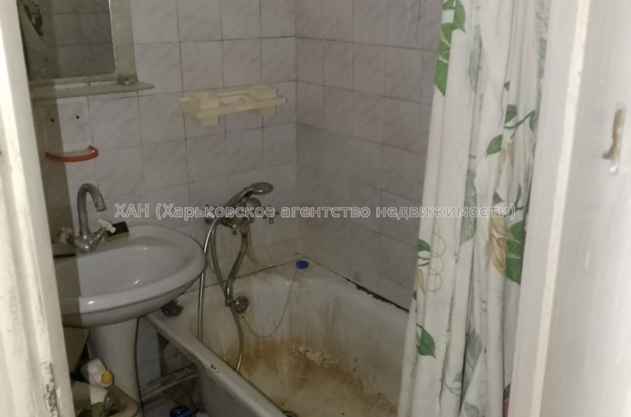 Продам квартиру, 23 Августа ул. , 3 кім., 56 м², советский ремонт 