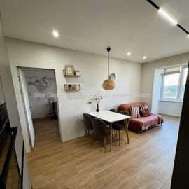 Продам квартиру, Кушнарева ул. , 2 кім., 78 м², авторский дизайн