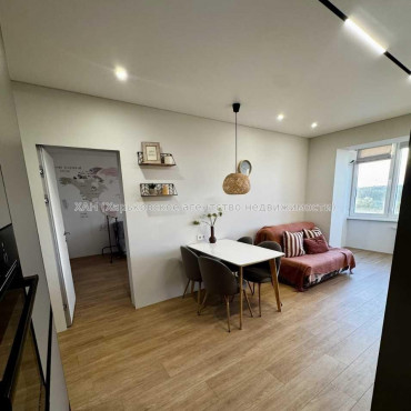 Продам квартиру, Кушнарева ул. , 2 кім., 78 м², авторский дизайн 