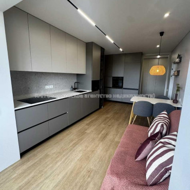 Продам квартиру, Кушнарева ул. , 2 кім., 78 м², авторский дизайн 