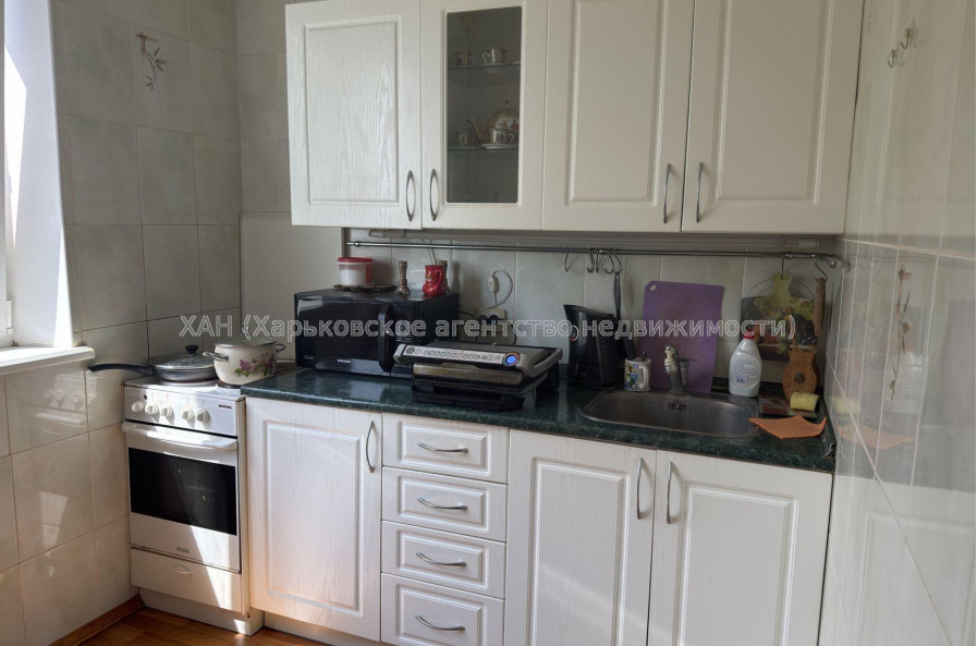 Продам квартиру, Большая Кольцевая ул. , 2 кім., 51 м², косметический ремонт 