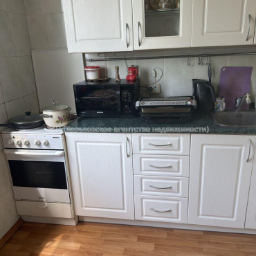 Продам квартиру, Большая Кольцевая ул. , 2 кім., 51 м², косметический ремонт 