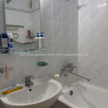Продам квартиру, Большая Кольцевая ул. , 2 кім., 51 м², косметический ремонт 