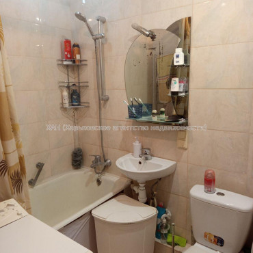 Продам квартиру, Каденюка ул. , 24А , 2 кім., 42 м², косметический ремонт 
