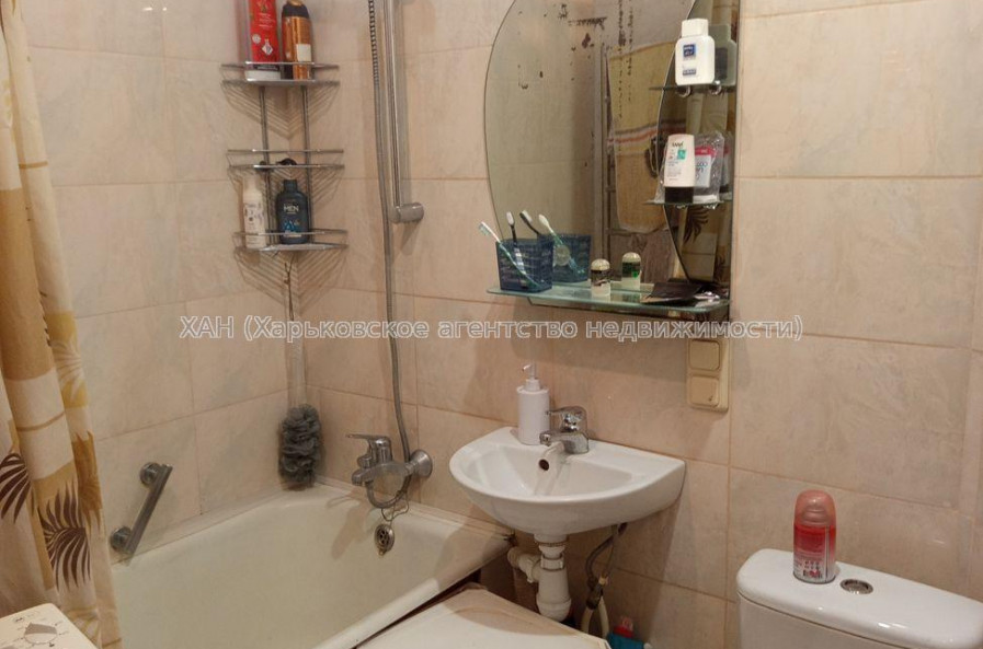 Продам квартиру, Каденюка ул. , 24А , 2 кім., 42 м², косметический ремонт 