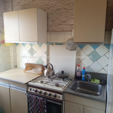 Продам квартиру, Каденюка ул. , 24А , 2 кім., 42 м², косметический ремонт 