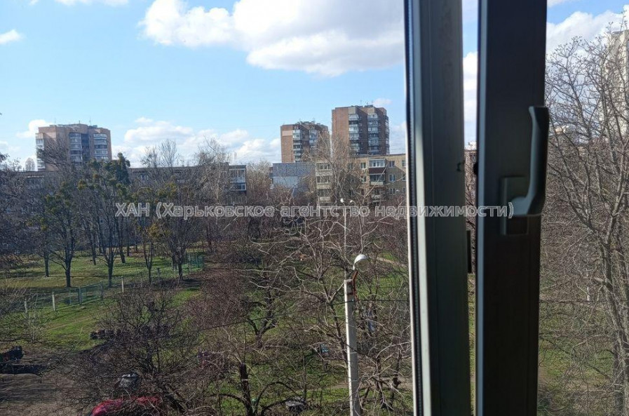 Продам квартиру, Каденюка ул. , 24А , 2 кім., 42 м², косметический ремонт 