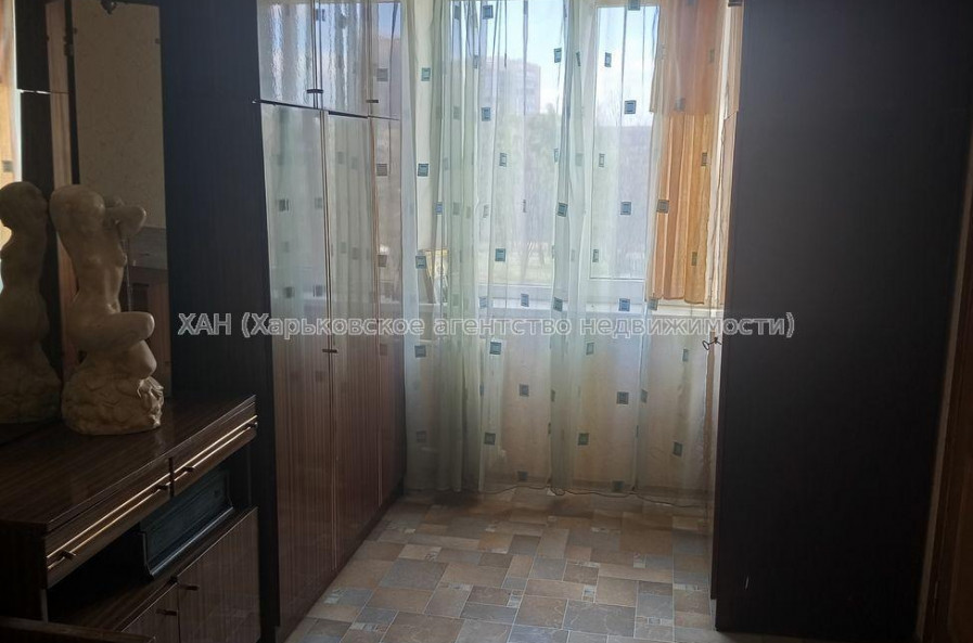 Продам квартиру, Каденюка ул. , 24А , 2 кім., 42 м², косметический ремонт 