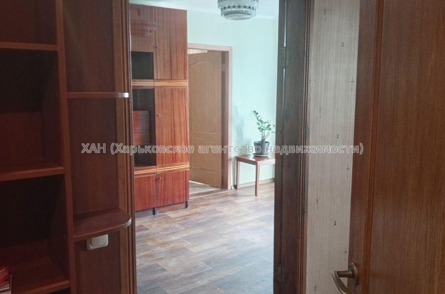 Продам квартиру, Каденюка ул. , 24А , 2 кім., 42 м², косметический ремонт 