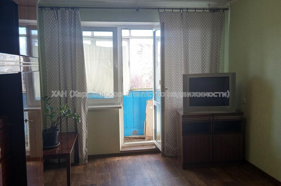 Продам квартиру, Каденюка ул. , 24А , 2 кім., 42 м², косметический ремонт 