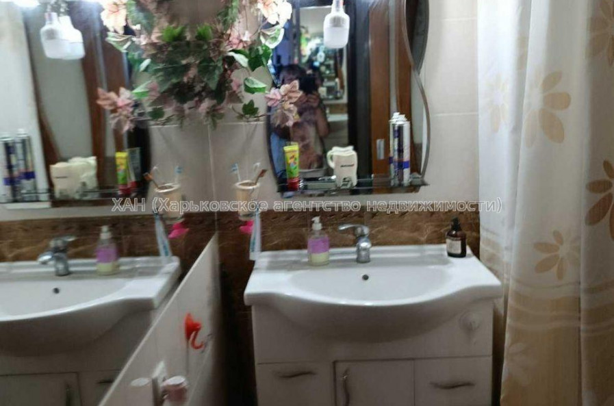 Продам квартиру, Всеволода Татькова ул. , 3 кім., 65 м², капитальный ремонт 