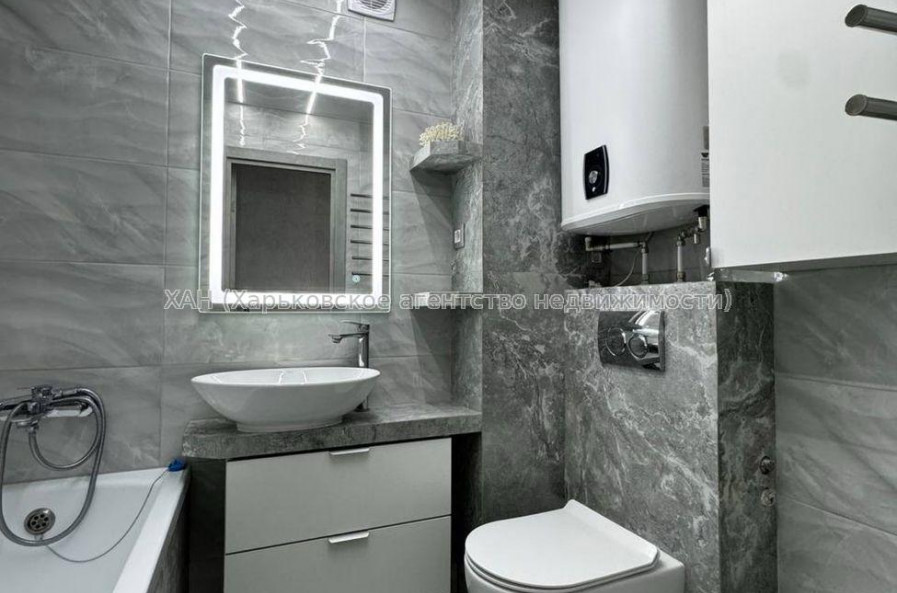 Продам квартиру, Каденюка ул. , 1  ком., 38 м², евроремонт 
