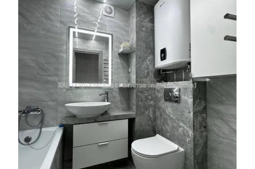 Продам квартиру, Каденюка ул. , 1  ком., 38 м², евроремонт 