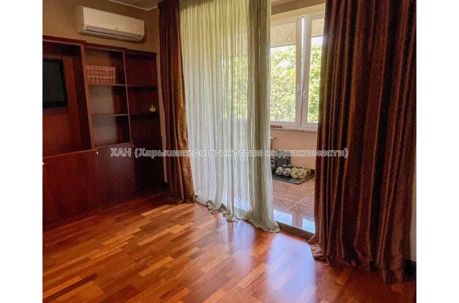Продам квартиру, Александра Олеся ул. , 3 кім., 75 м², авторский дизайн 