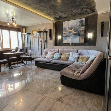 Продам квартиру, Александра Олеся ул. , 3 кім., 75 м², авторский дизайн 