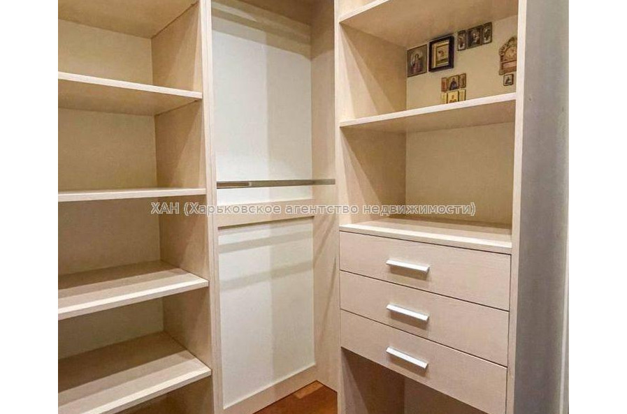 Продам квартиру, Александра Олеся ул. , 3 кім., 75 м², авторский дизайн 