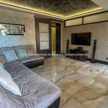 Продам квартиру, Александра Олеся ул. , 3 кім., 75 м², авторский дизайн 