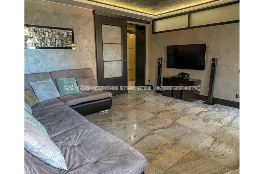 Продам квартиру, Александра Олеся ул. , 3 кім., 75 м², авторский дизайн 