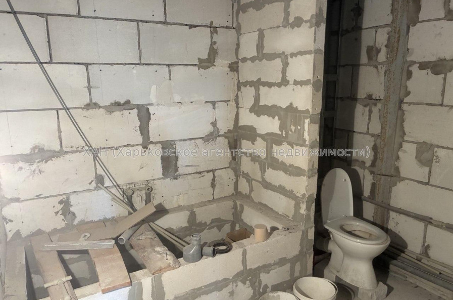 Продам квартиру, Новоалександровская ул. , 3  ком., 110 м², без отделочных работ 