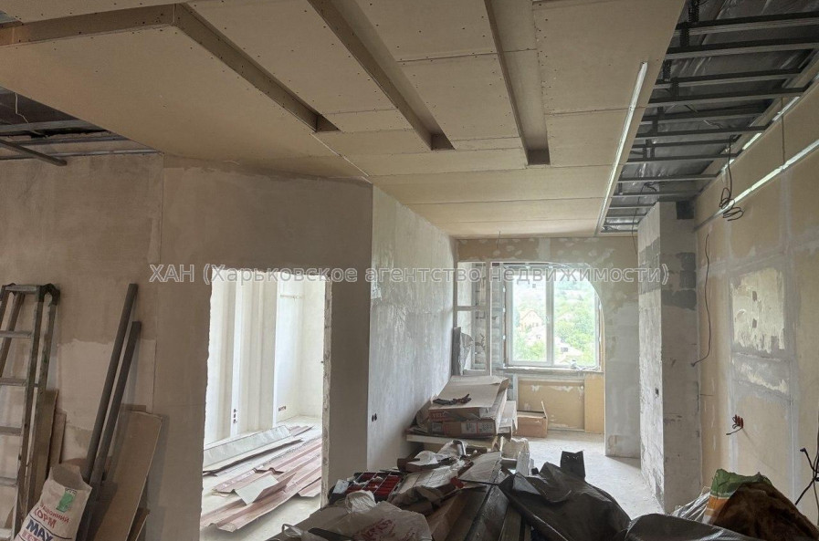 Продам квартиру, Новоалександровская ул. , 3  ком., 110 м², без отделочных работ 