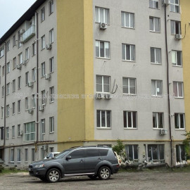 Продам квартиру, Новоалександровская ул. , 1  ком., 66.40 м², без отделочных работ