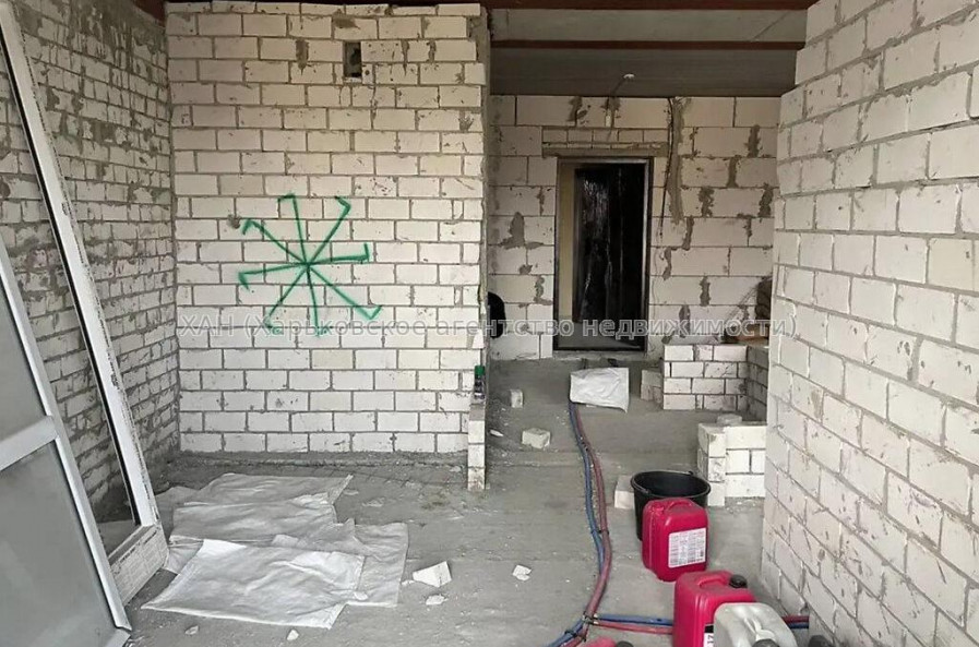 Продам квартиру, Клочковская ул. , 1  ком., 42.10 м², без внутренних работ 