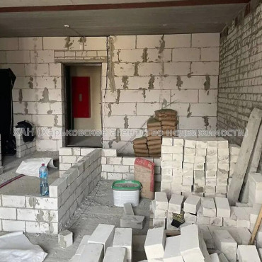Продам квартиру, Клочковская ул. , 1  ком., 42.10 м², без внутренних работ 